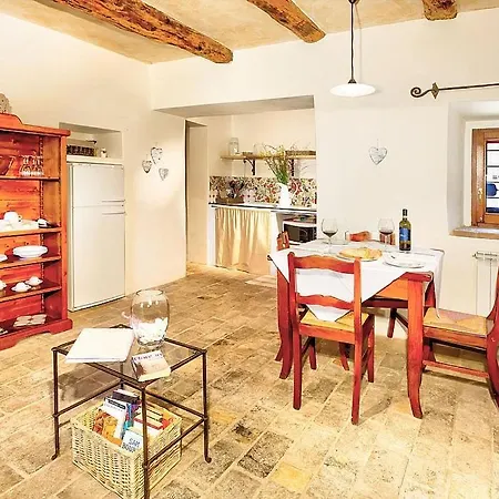 In Sleeps 4 Includes Swimming Pool Διαμέρισμα