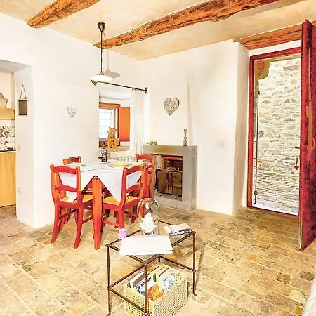 Διαμέρισμα In Sleeps 4 Includes Swimming Pool *